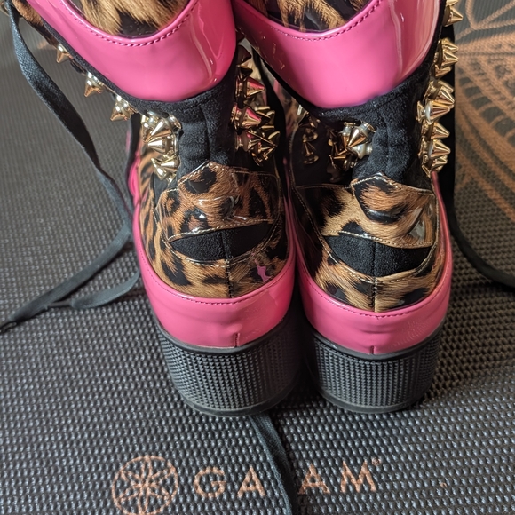 Studded Leopard Print High-Top Sneakers - Picture 4 of 4